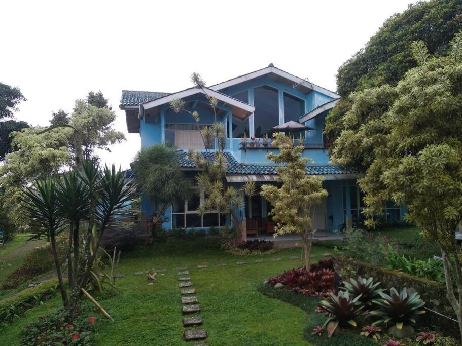 Garden Villas Cipanas Sindanglaya Exterior photo