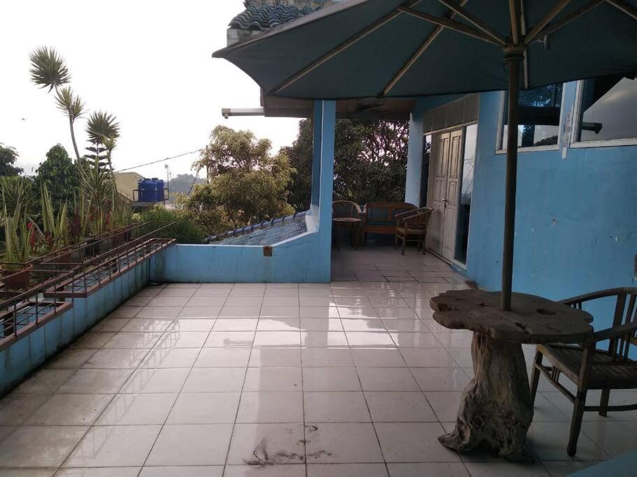 Garden Villas Cipanas Sindanglaya Exterior photo